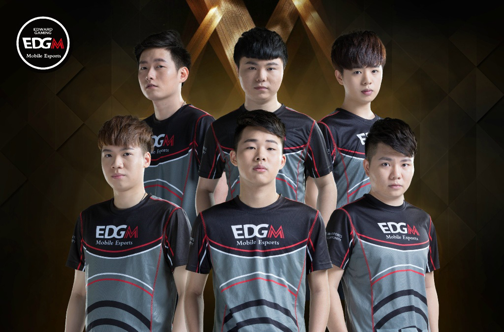 然展现了出 然展现了出